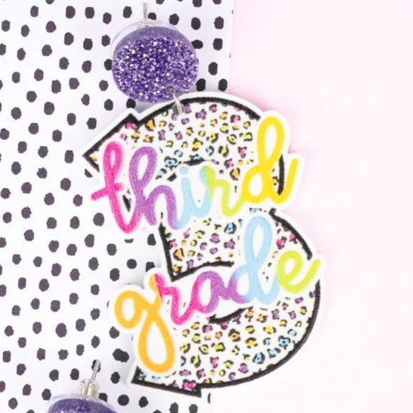 ❤️NWT *BOUTIQUE* WILD ABOUT SCHOOL 'THIRD GRADE' EARRINGS PERFECT for TEACHERS - Picture 2 of 2